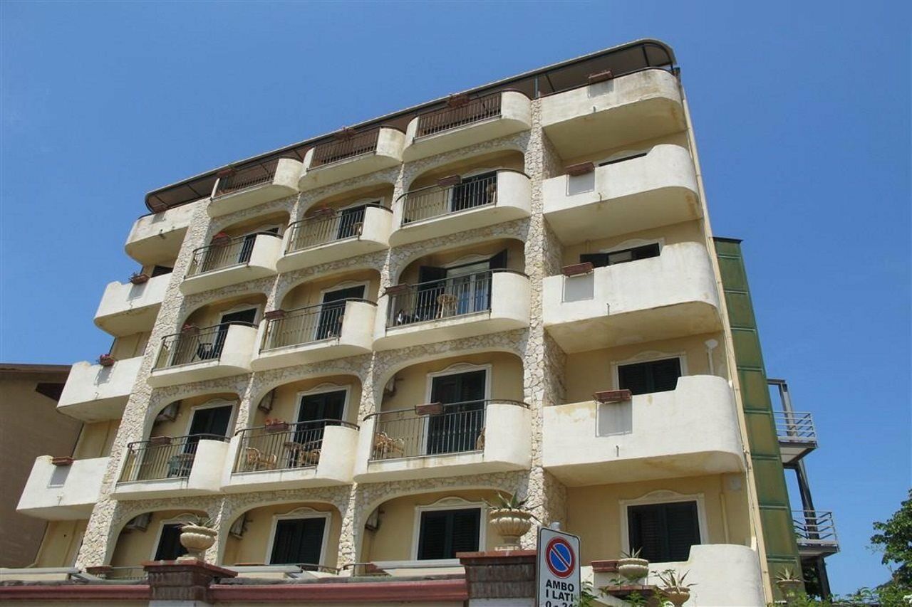 Hotel & Apartments Villa Linda Giardini Naxos Exterior foto